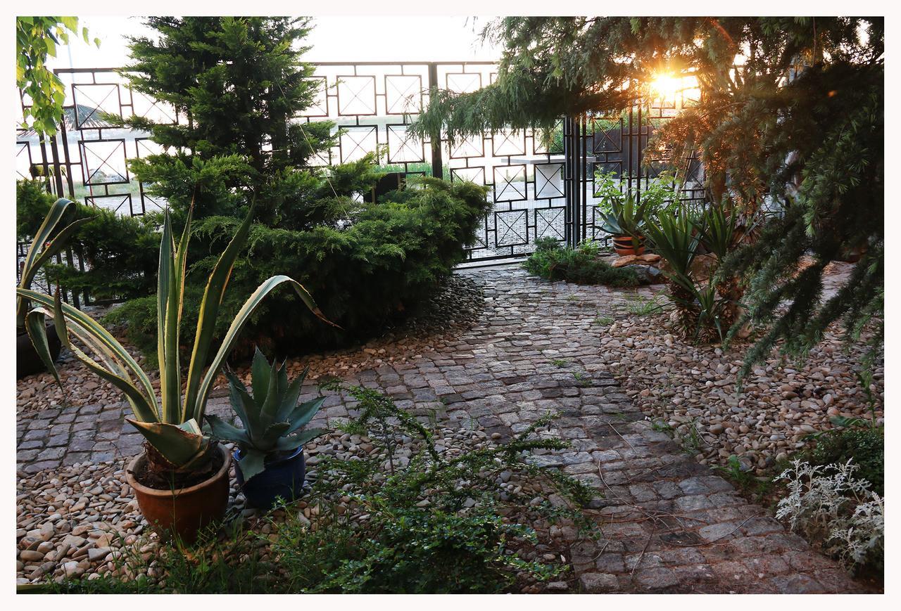 Vila Raluca เอโฟริเอนอร์ด ภายนอก รูปภาพ